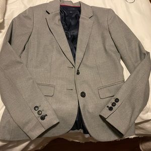 Excellent condition- barely worn- size 2- Tommy Hilfiger gray women’s blazer